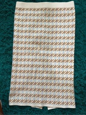 Cream and Tan Houndstooth Pencil Skirt